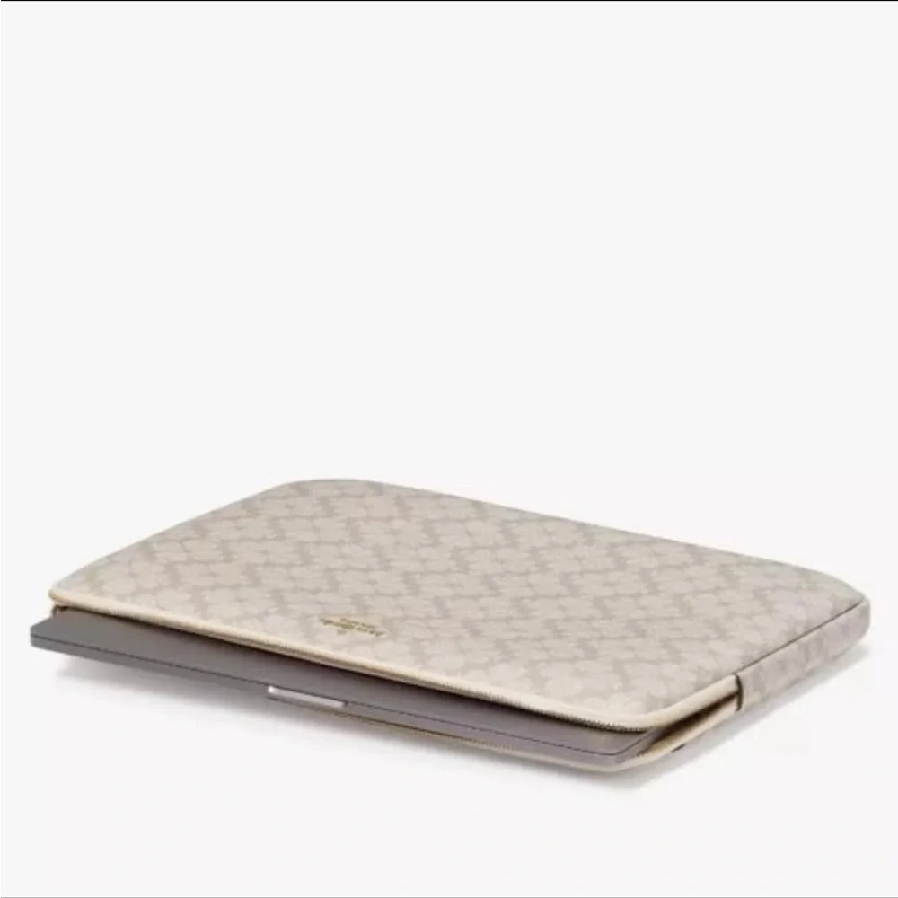 NWT 🤍 Kate Spade Beige & Cream Flower Universal Laptop Sleeve